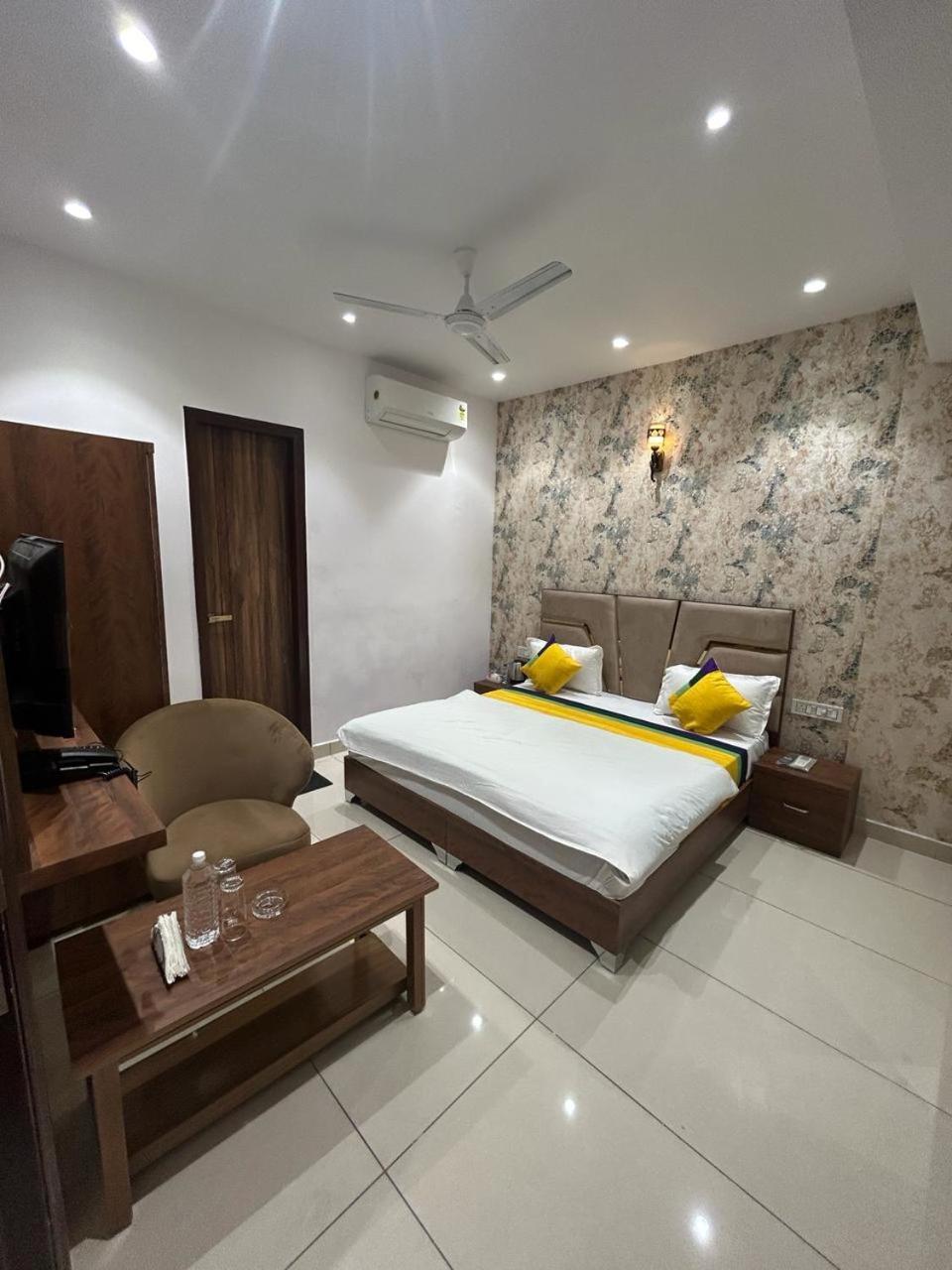 Hotel Platinum Inn Ludhiana Exterior foto