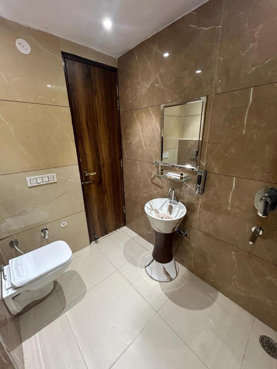 Hotel Platinum Inn Ludhiana Exterior foto